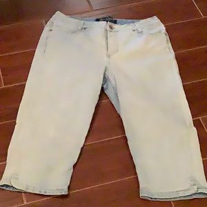 Gloria Vanderbilt size 12 jeans capris